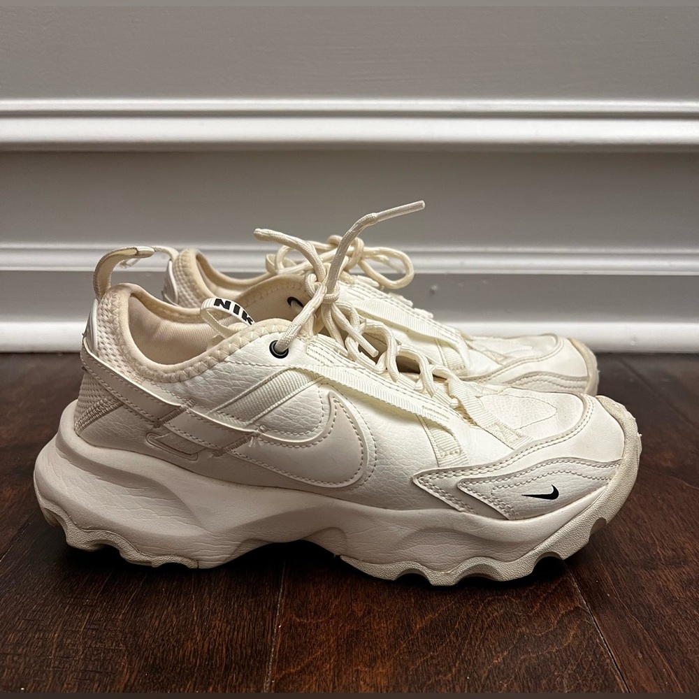 Nike Women's Cream Sneakers